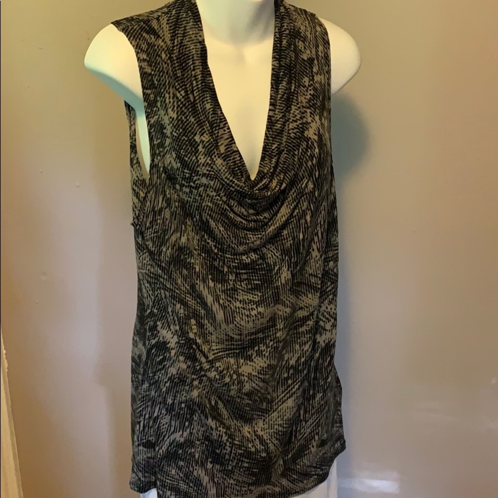 Sleeveless printed blouse